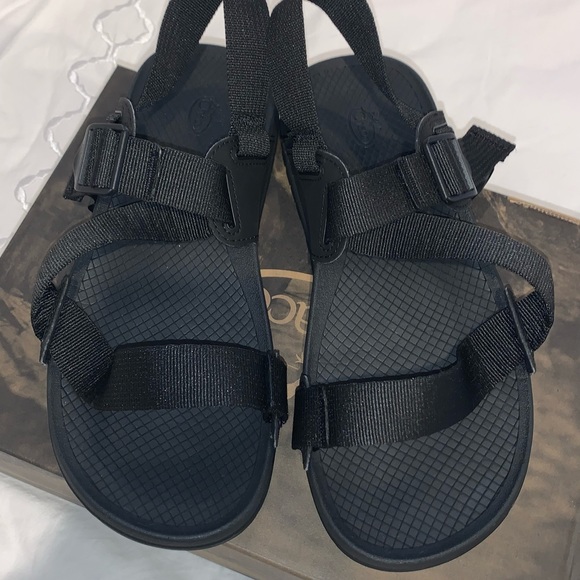 New MEN’S CHACO black SANDALS size 8